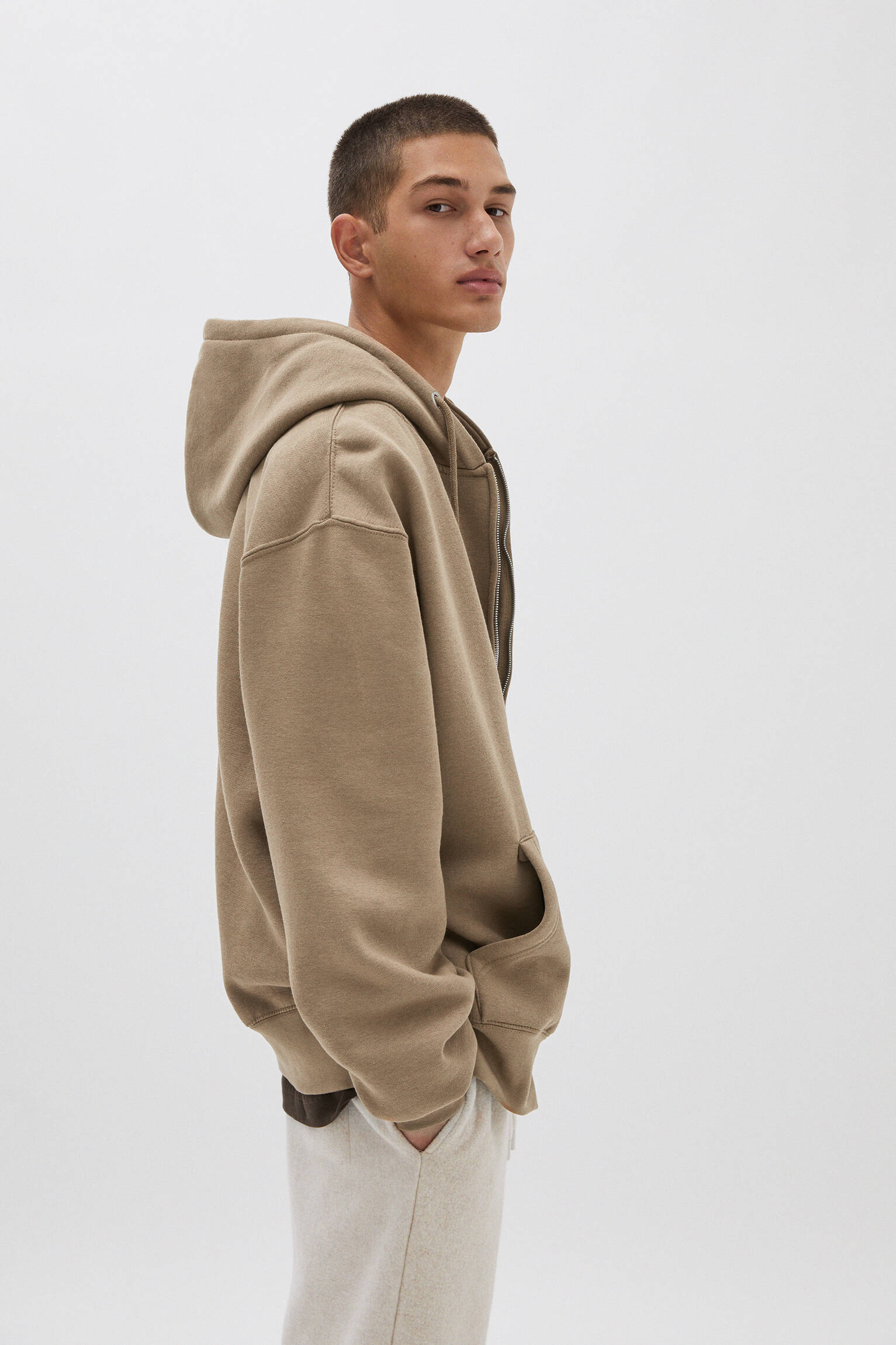 Pull \u0026 Bear - Sudadera básica cremallera con capucha