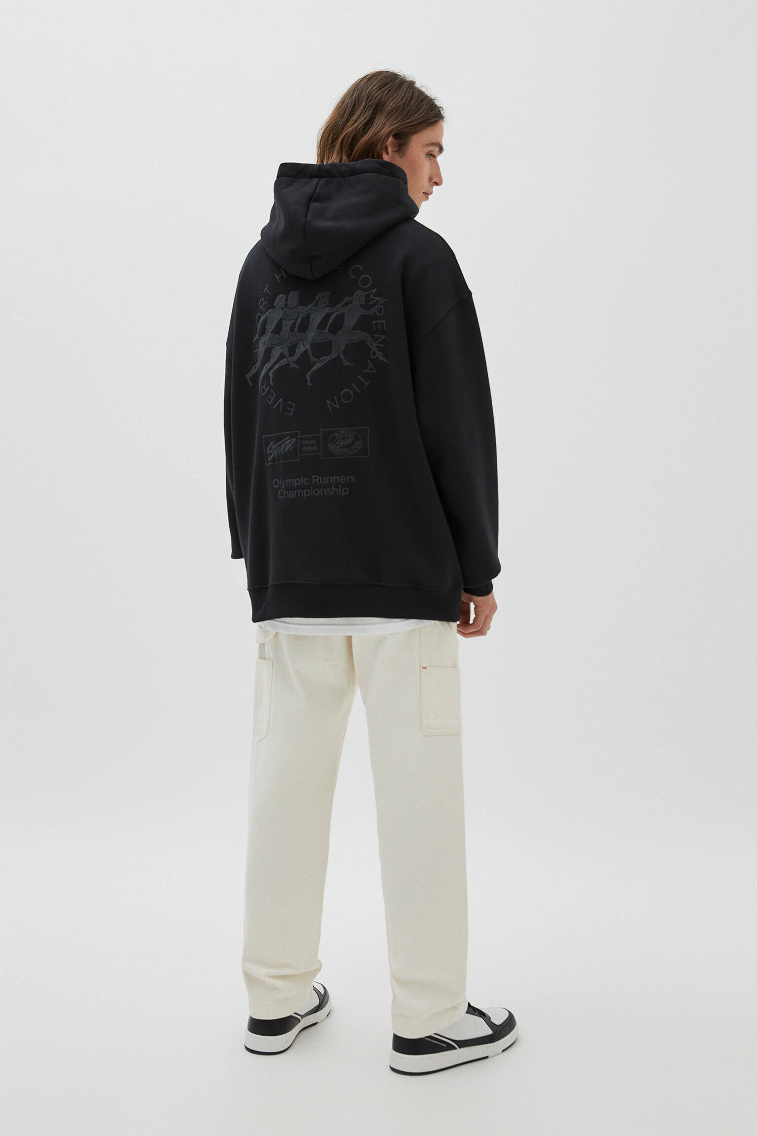 Pull \u0026 Bear - Sudadera negra con gorro