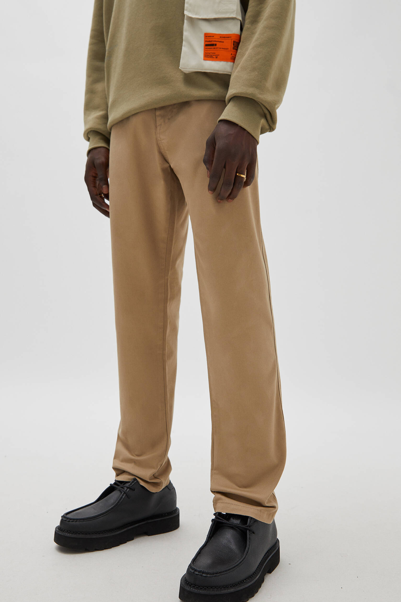 PULL \u0026 BEAR Pantalón Chino color azul con bolsillos laterales bota rec –  NoLoBotes.com