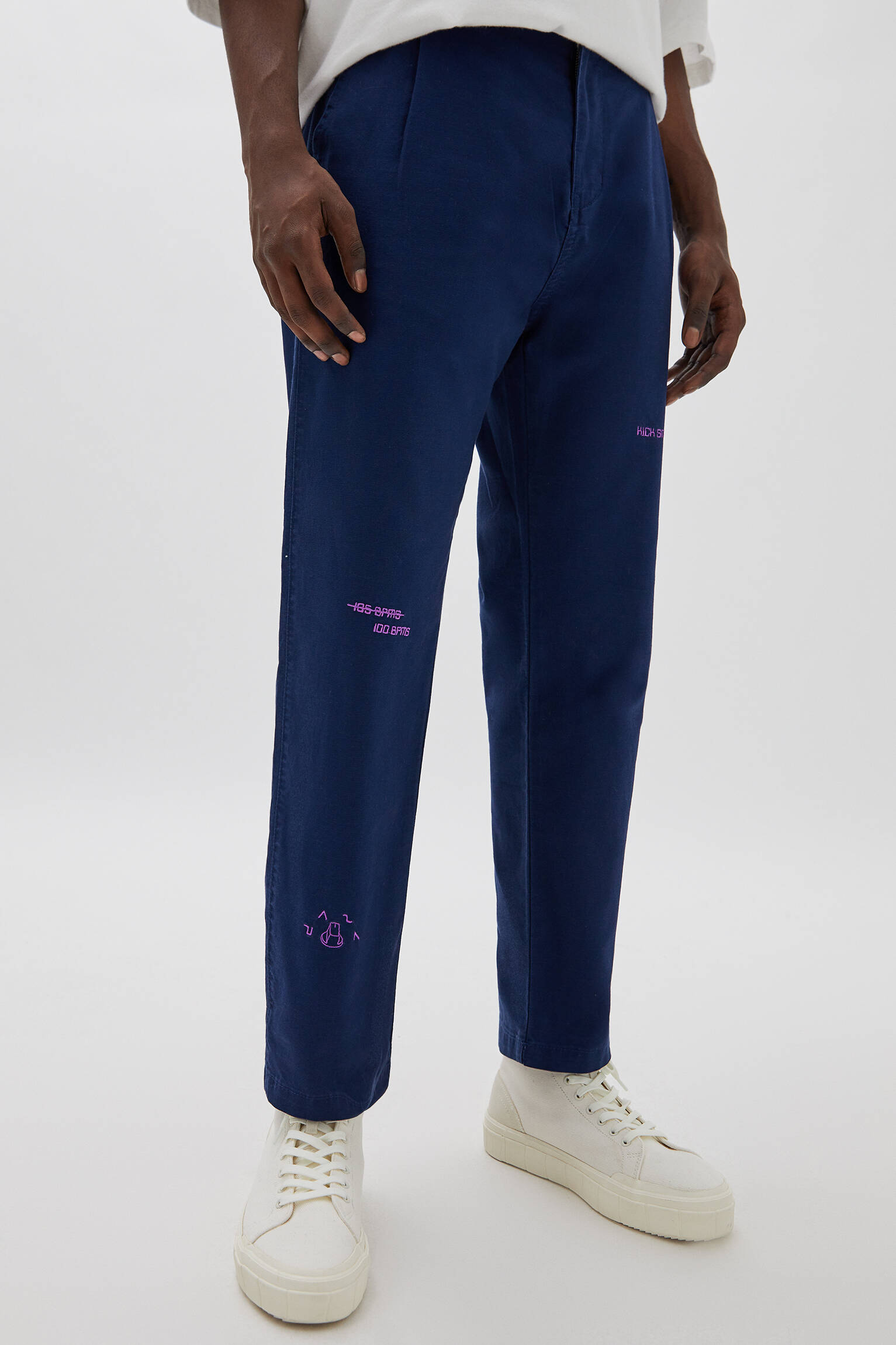 Pull \u0026 Bear - Pantalón chino índigo bordado allover