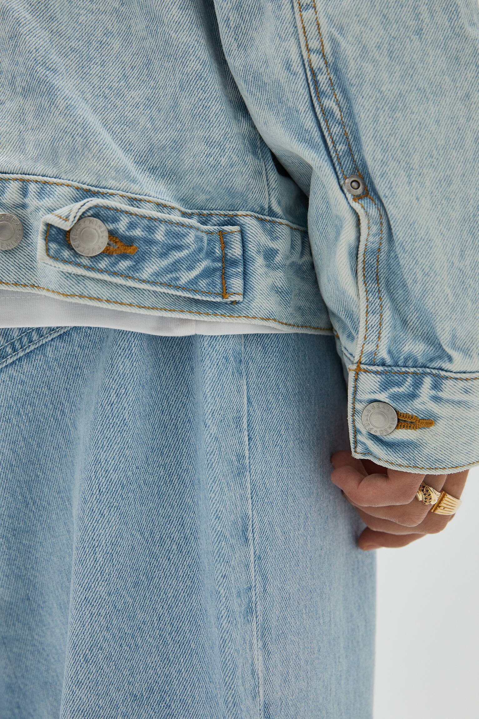 Базовая джинсовая куртка синего цвета СВЕТЛЫЙ ИНДИГО Pull & Bear