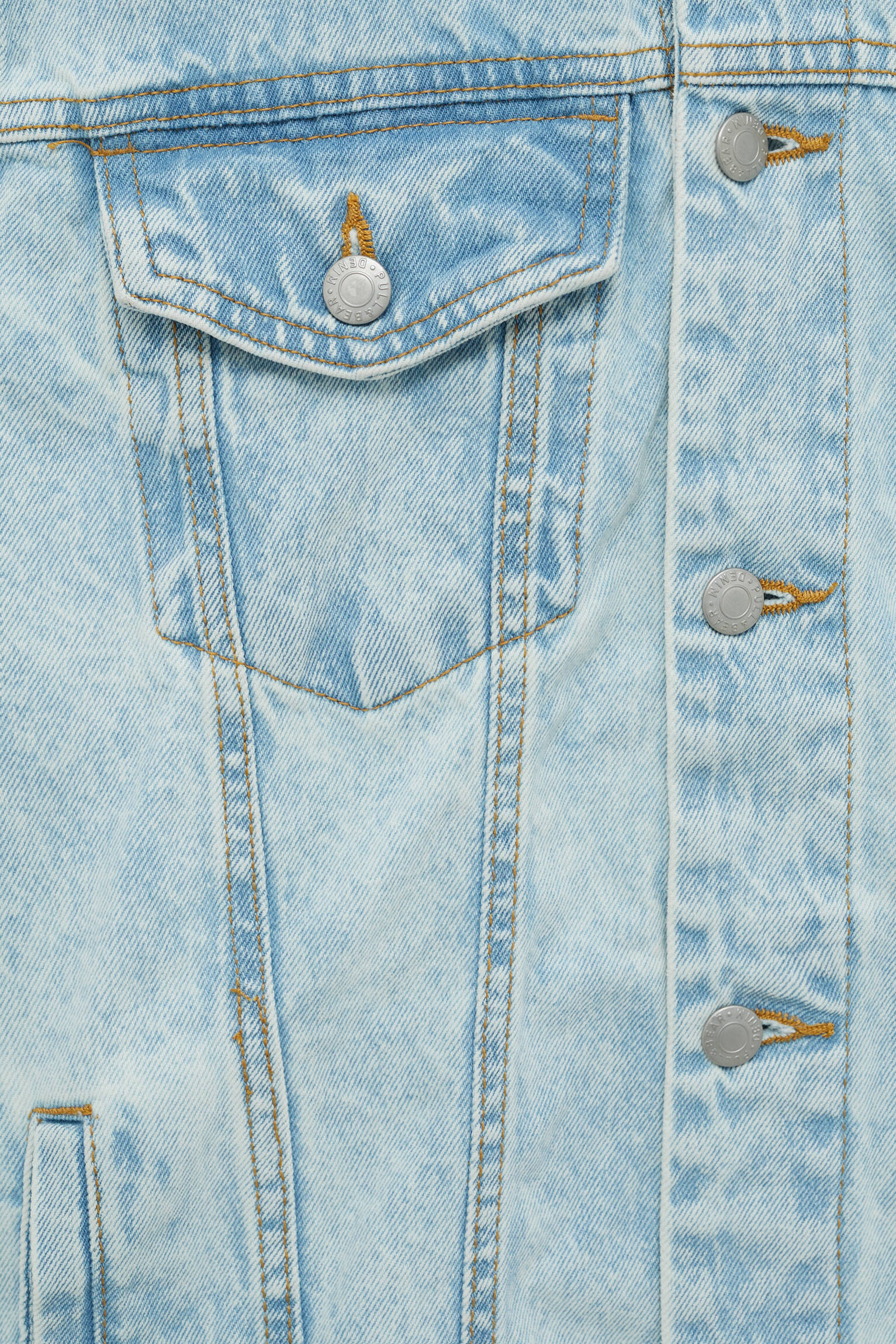 Базовая джинсовая куртка синего цвета СВЕТЛЫЙ ИНДИГО Pull & Bear