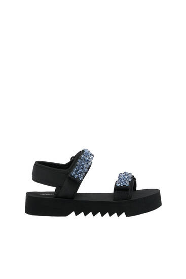 Sporty sandals with bead detail