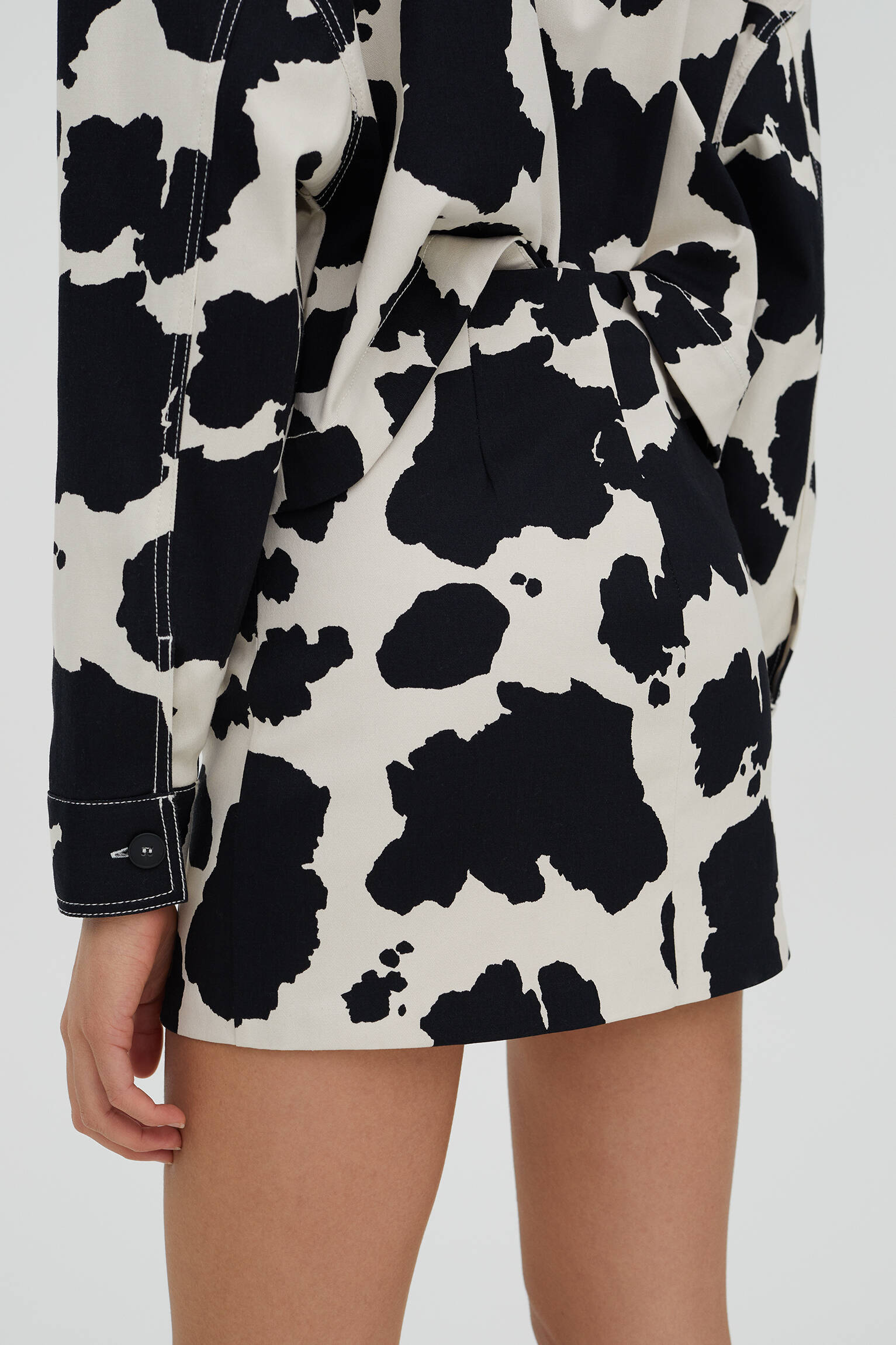 pull and bear cow print skirt