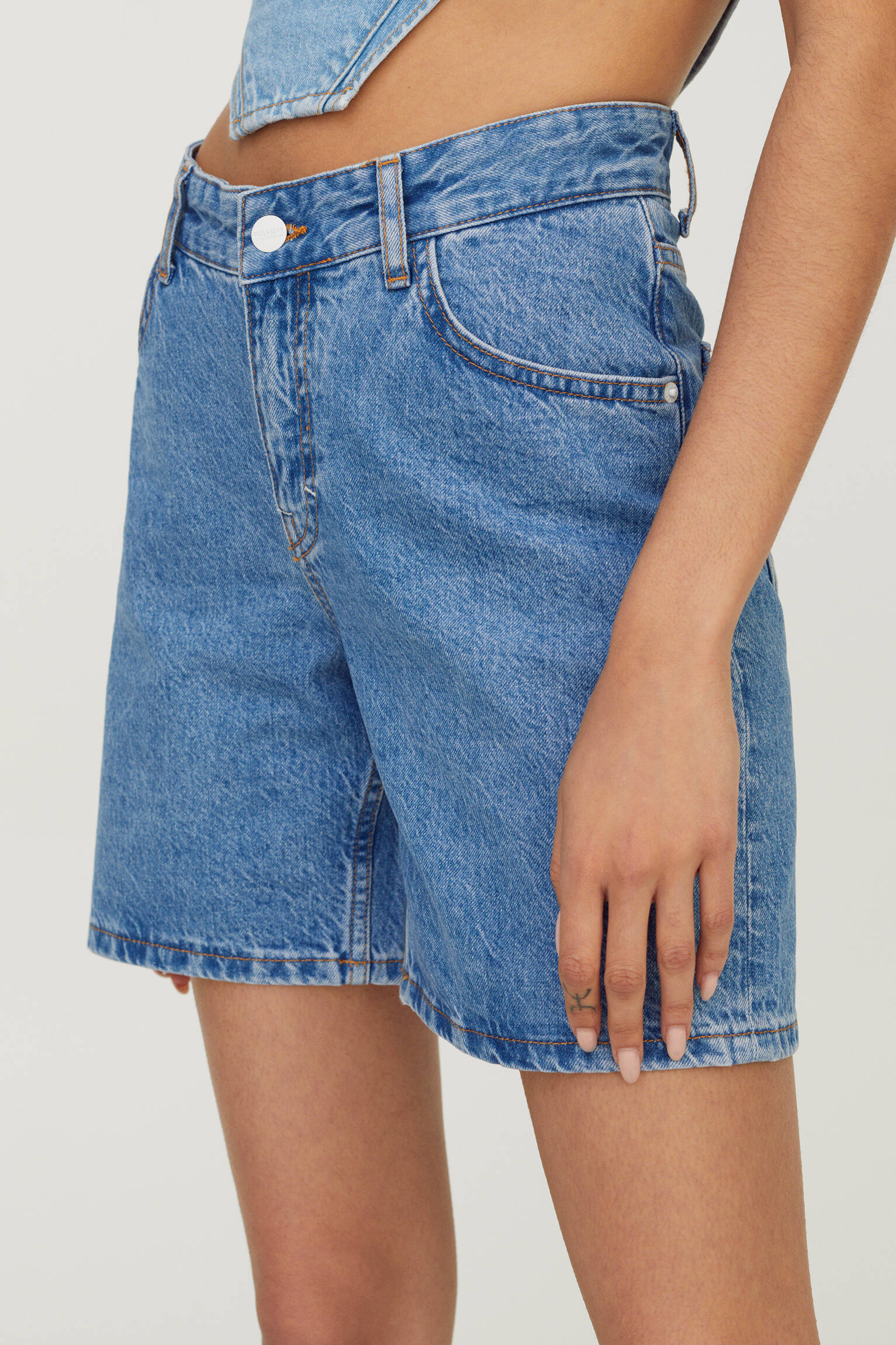 pull and bear high waisted shorts