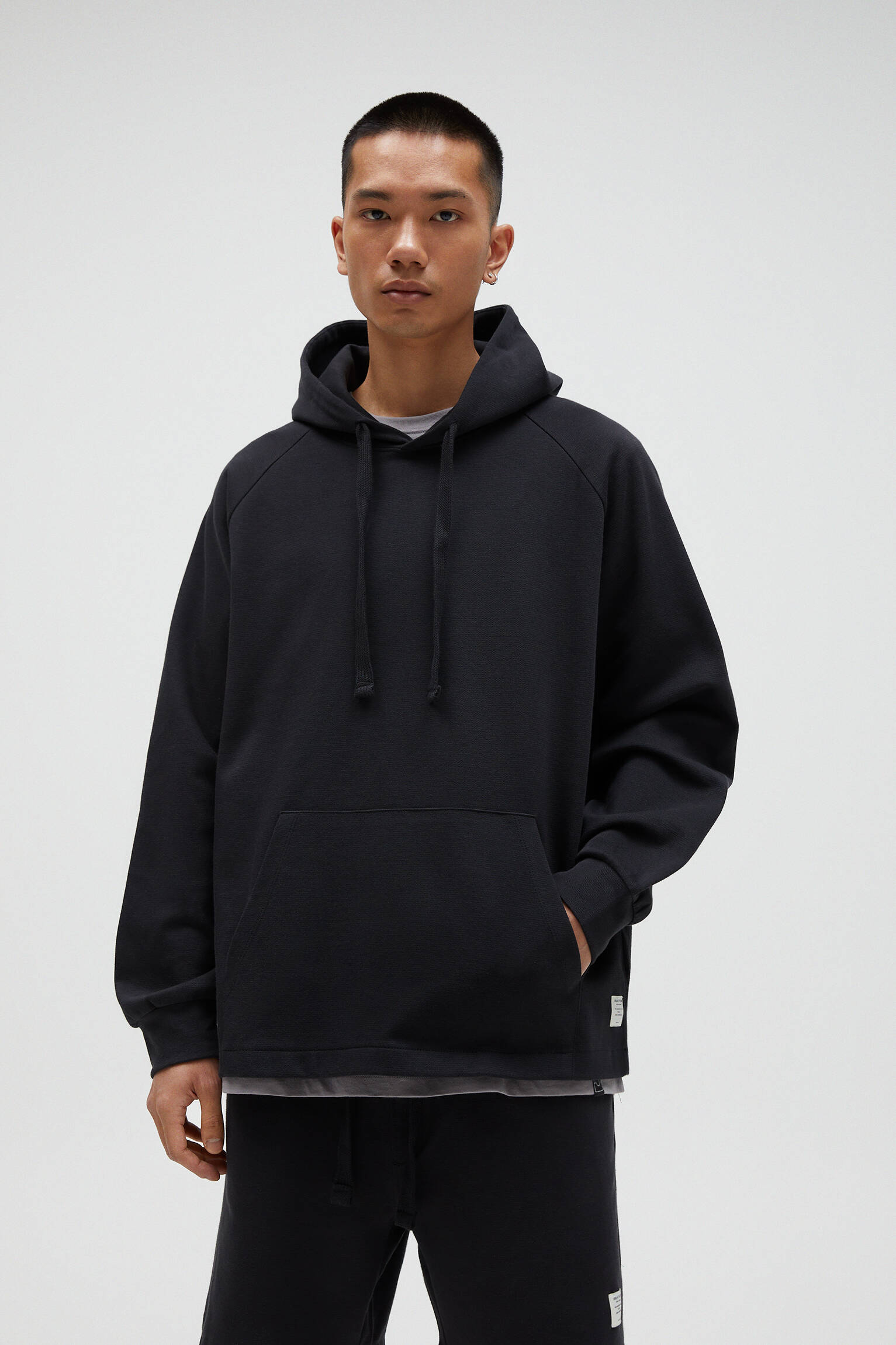 Pull & Bear - Basic comfort fit hoodie - ecologically grown cotton (at ...