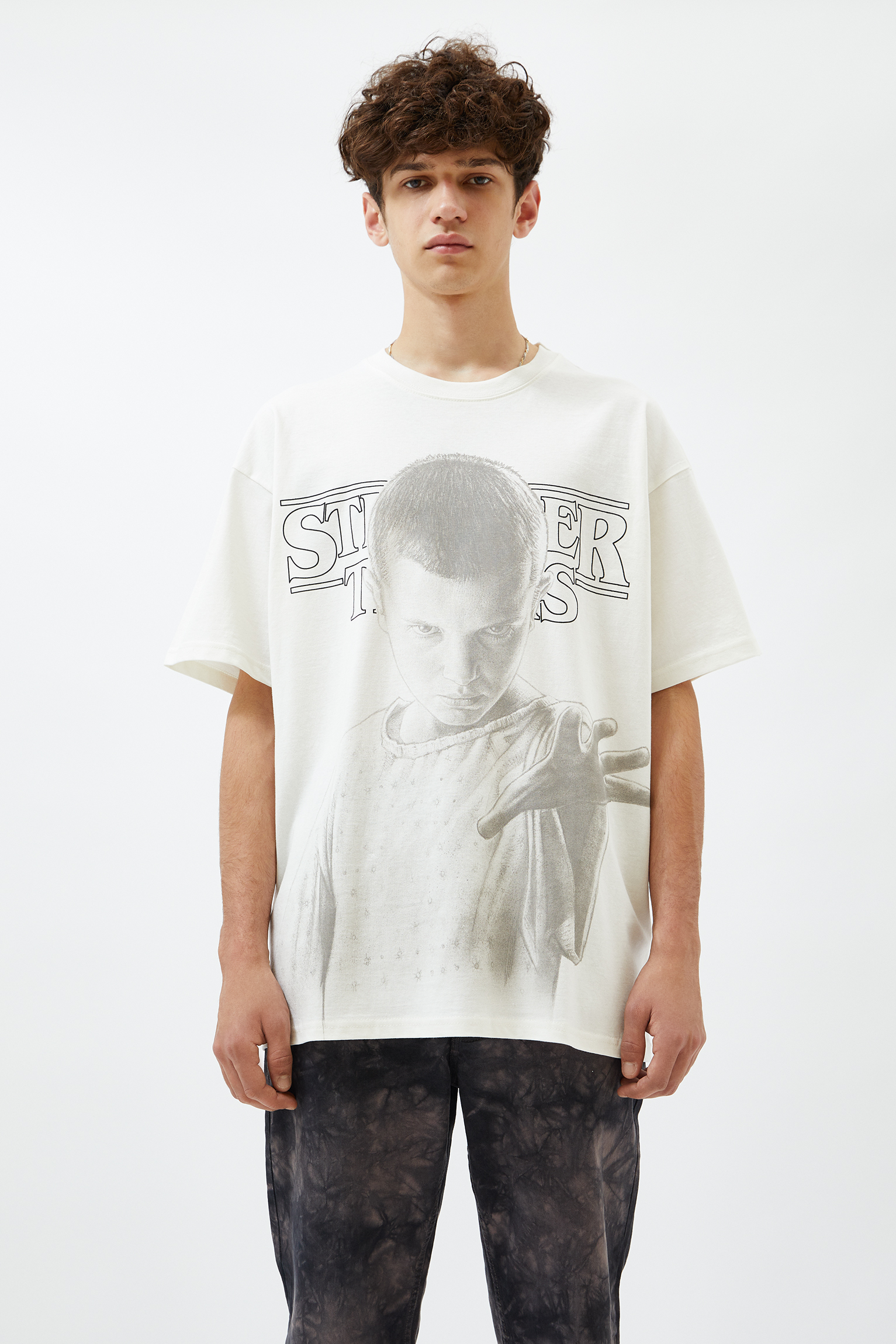 Venta > camiseta pull and bear stranger things > en stock