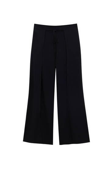 Loose-fitting trousers with front tie-up detail