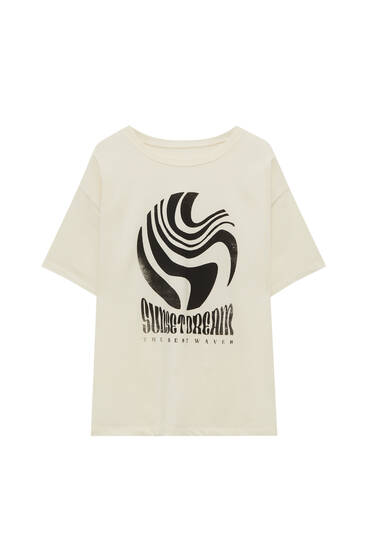 Λευκή μπλούζα με graphic τύπωμα με κύματα