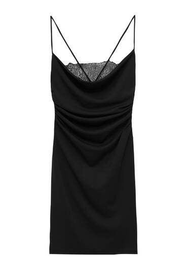 Krátke čierne kamizolové šaty