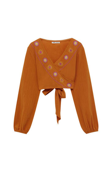 Cropped blouse with embroidered suns