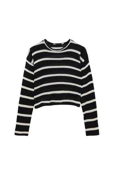 Pruhovaný čierny oversize pletený sveter