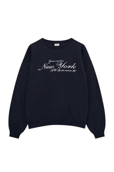Sweatshirt with contrast embroidery