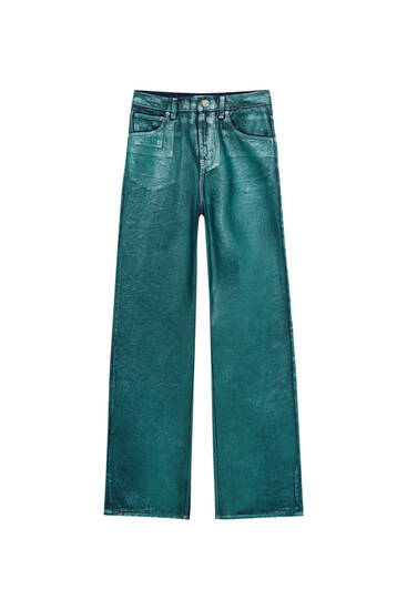 Modrasté džínsy s kovovým efektom