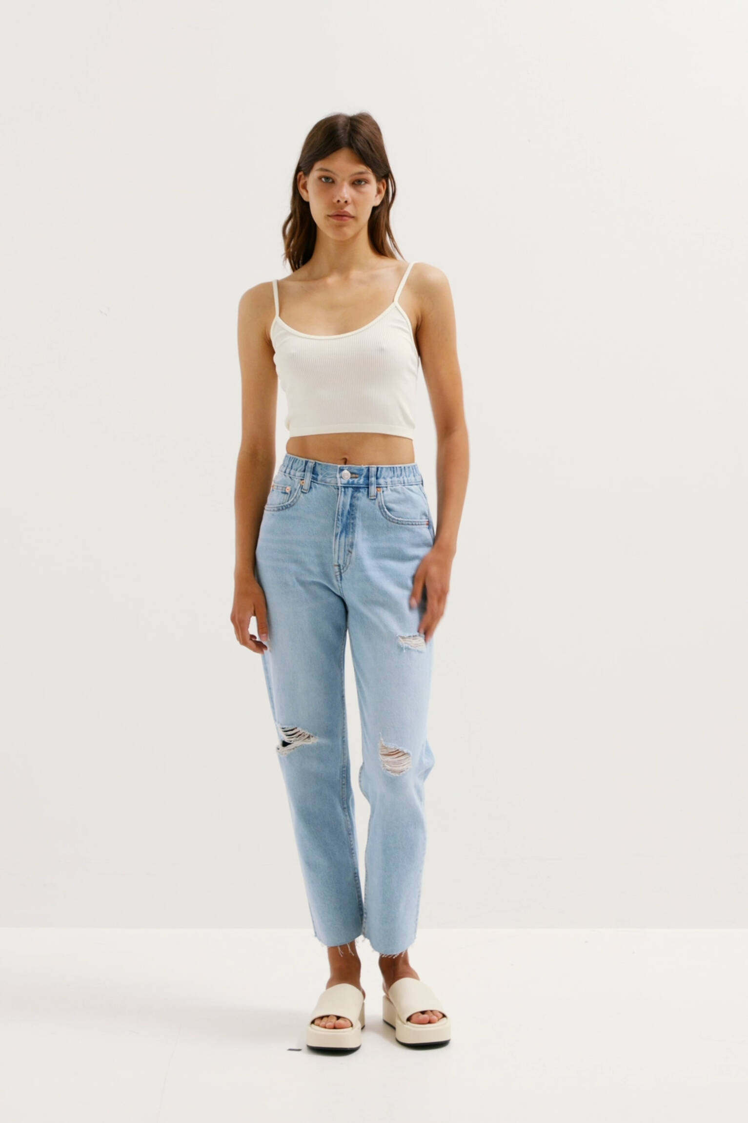 Pull & Bear - Ripped high-rise mom jeans