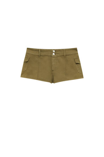 Low-waist cargo shorts