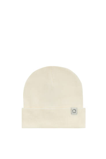 beanie pull and bear