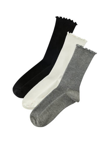 3-pack of ribbed socks with ruffles