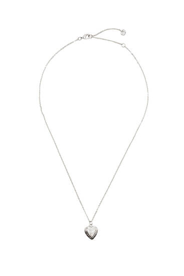Metallic necklace with heart pendant 
