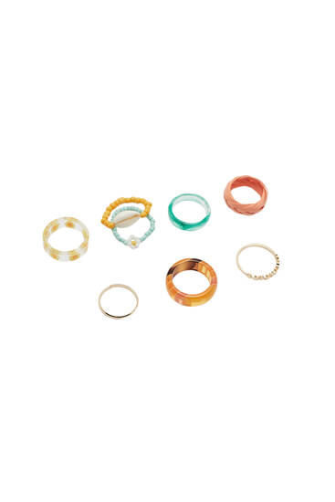 Pack of 8 resin, raffia and bead rings