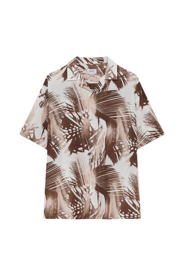 Krekls ar īsām piedurknēm un tropisku apdruku