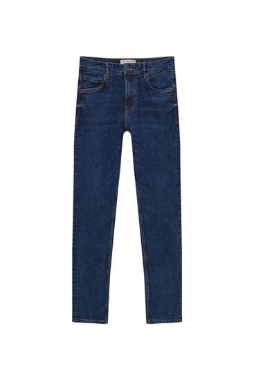 Dunkelblaue Basic-Jeans im Carrot-Fit