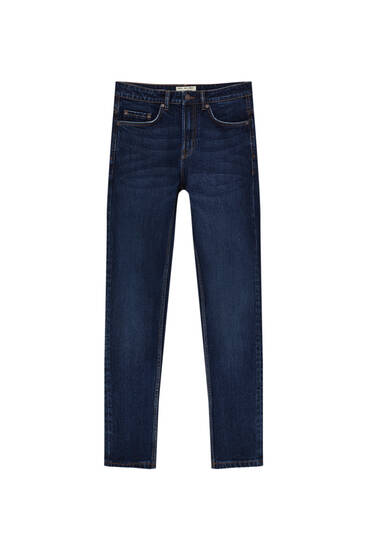 Základné modré džínsy úzkeho komfortného strihu