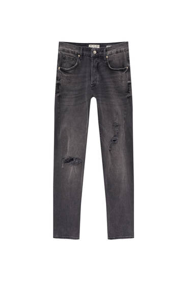 Cottage prison Patent Carrot fit jeans with ripped legs - pull&bear