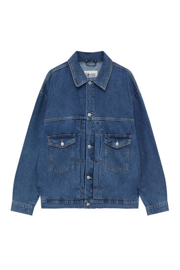 ‘Oversize’ stila džinsa jaka ar zemām kabatām