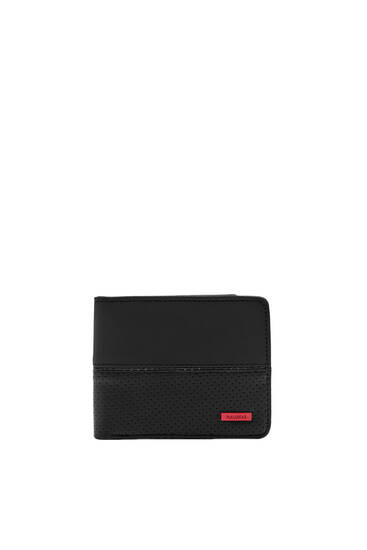 Μαύρο πορτοφόλι με διακριτά τμήματα