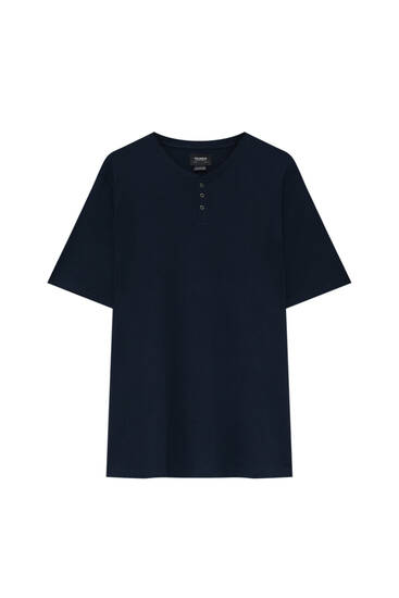Short sleeve T-shirt with buttons