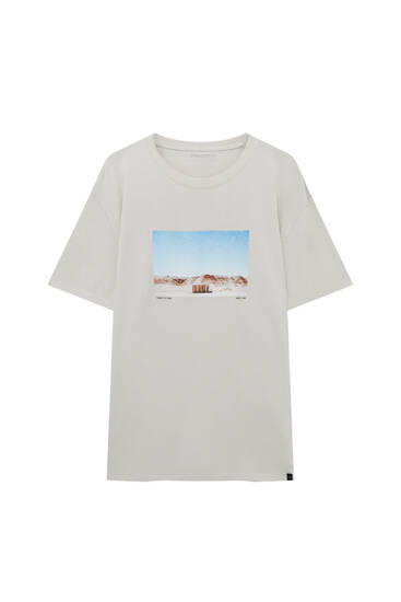 Κοντομάνικη μπλούζα με τύπωμα με έρημο