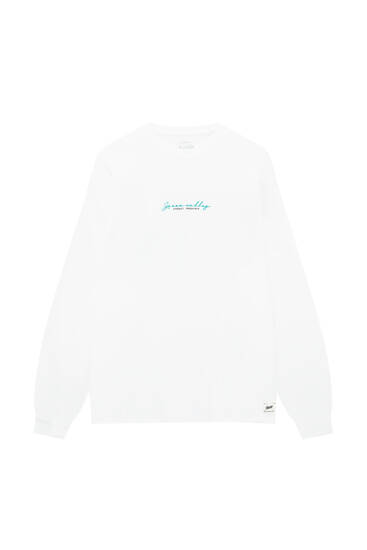 White T-shirt with long sleeves and graphic