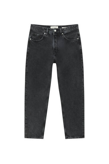Jeans básicos corte standard -