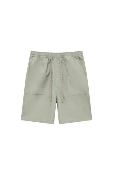 Bermuda shorts with an elastic waistband