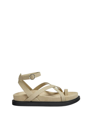 Flat sandals with straps