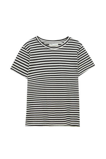 Contrast-stripe short-sleeve T-shirt