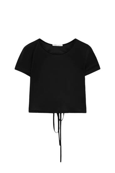 Cropped T-shirt with an open back