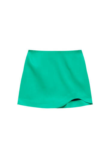 Satynowa spódnica mini z falistym elementem