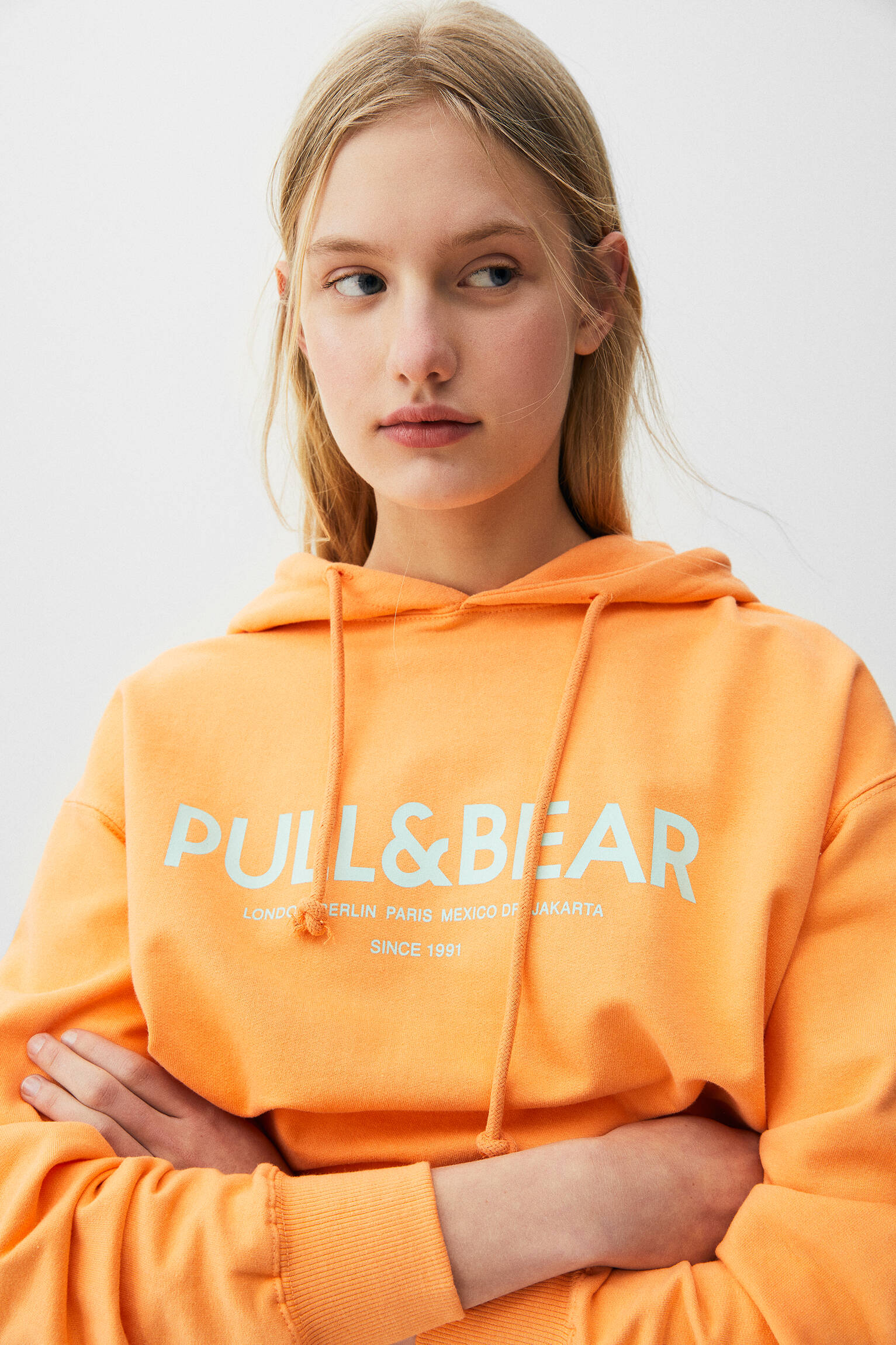 Pull and clearance bear logo hoodie