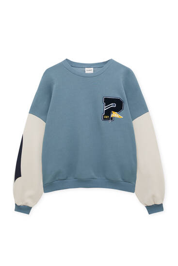Patch sweatshirt with contrast sleeves
