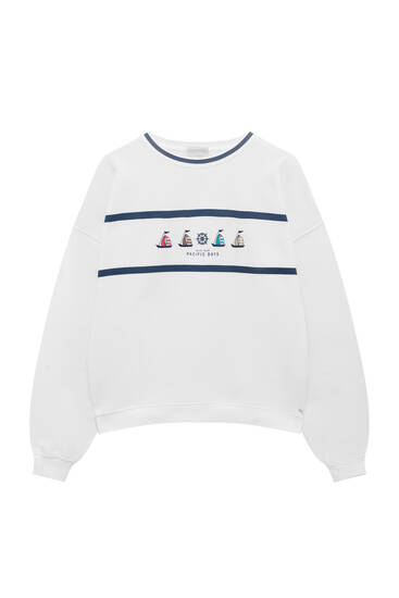 Sweatshirt mit farblich abgesetztem Segelboot