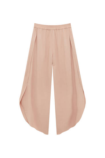 Plain coloured loose-fitting trousers
