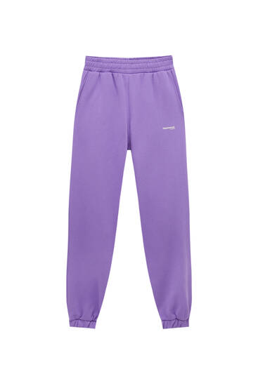 Pantalón jogger fleece texto color