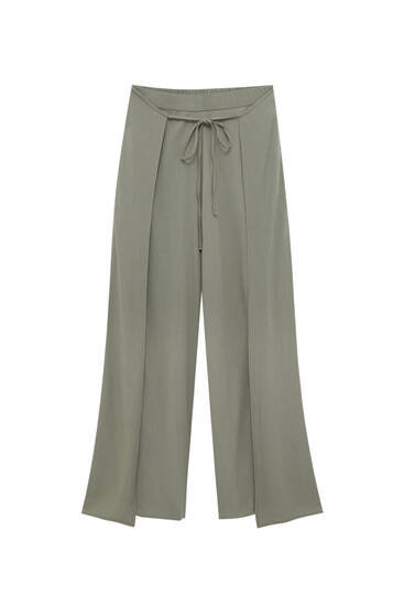 Loose-fitting trousers with front tie-up detail