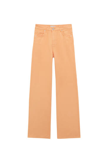 Pomarańczowe proste spodnie z szerokimi nogawkami