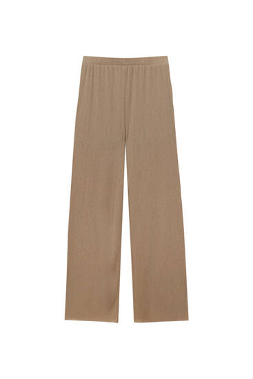 Loose-fitting straight-leg trousers