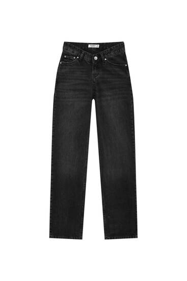 ג'ינס straight fit עם מותניים בצורת V