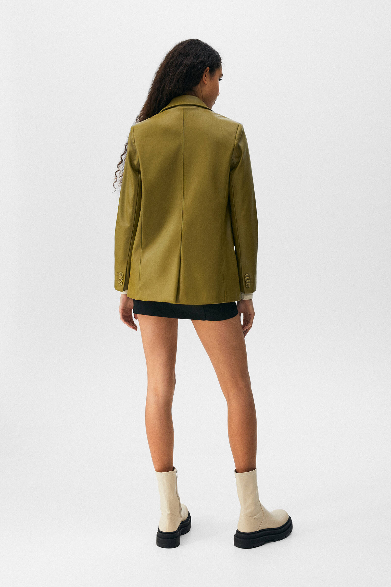 Pull \u0026 Bear - Blazer efecto piel botón