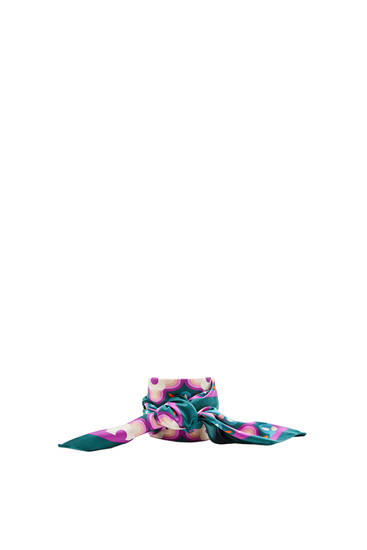 Fialový šátek s květinovým potiskem